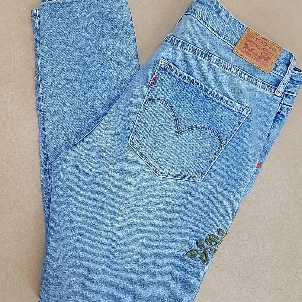 Limited Edition Levi's 721 Blue Jeans with Floral Poppy Embroidery Size 32 EUC - Picture 3 of 16